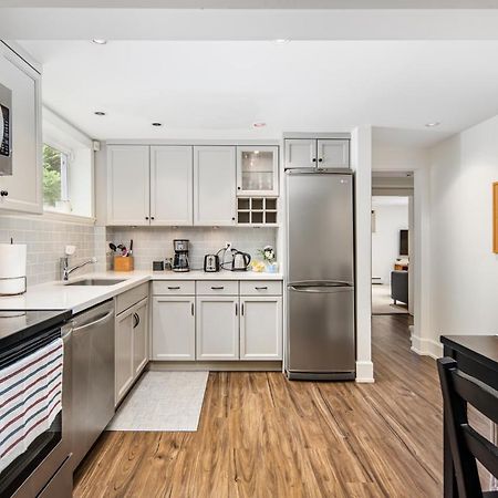 Gorgeous 4 Bedroom Garden Level Suite At Vancouver West & Ubc エクステリア 写真