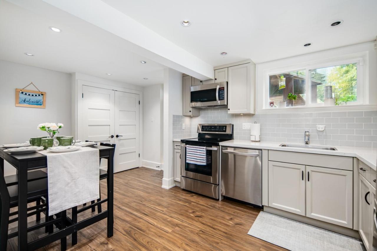 Gorgeous 4 Bedroom Garden Level Suite At Vancouver West & Ubc エクステリア 写真