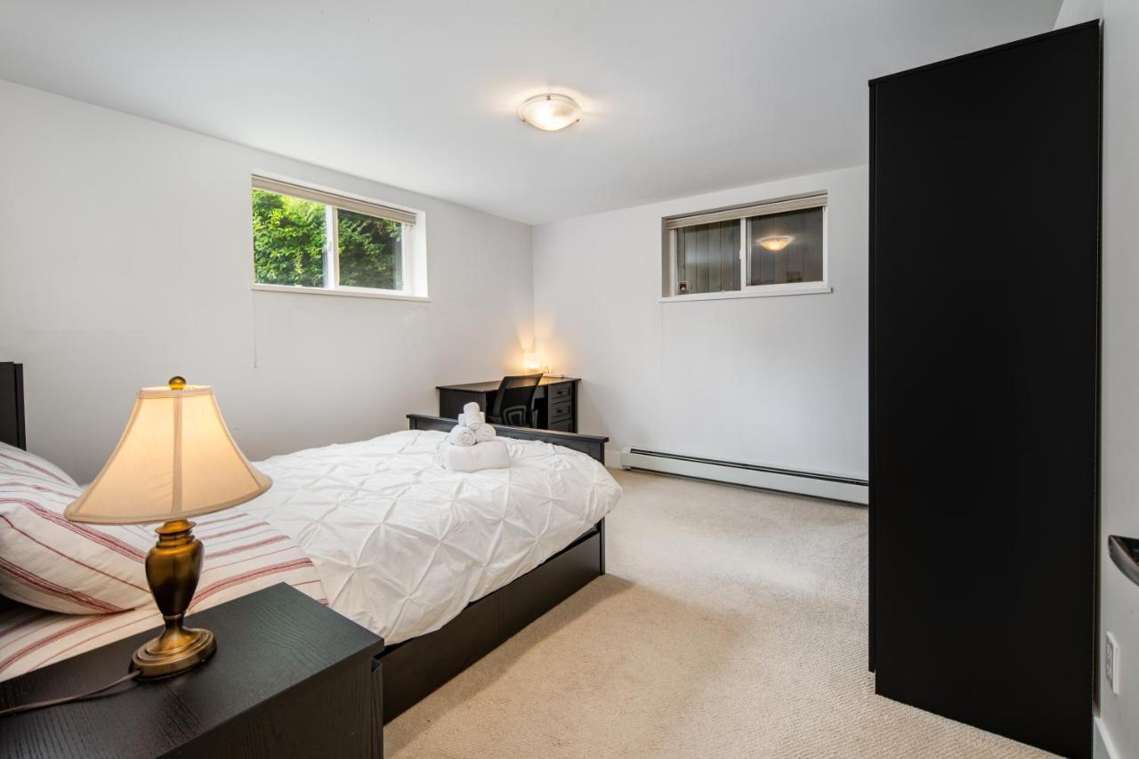 Gorgeous 4 Bedroom Garden Level Suite At Vancouver West & Ubc エクステリア 写真