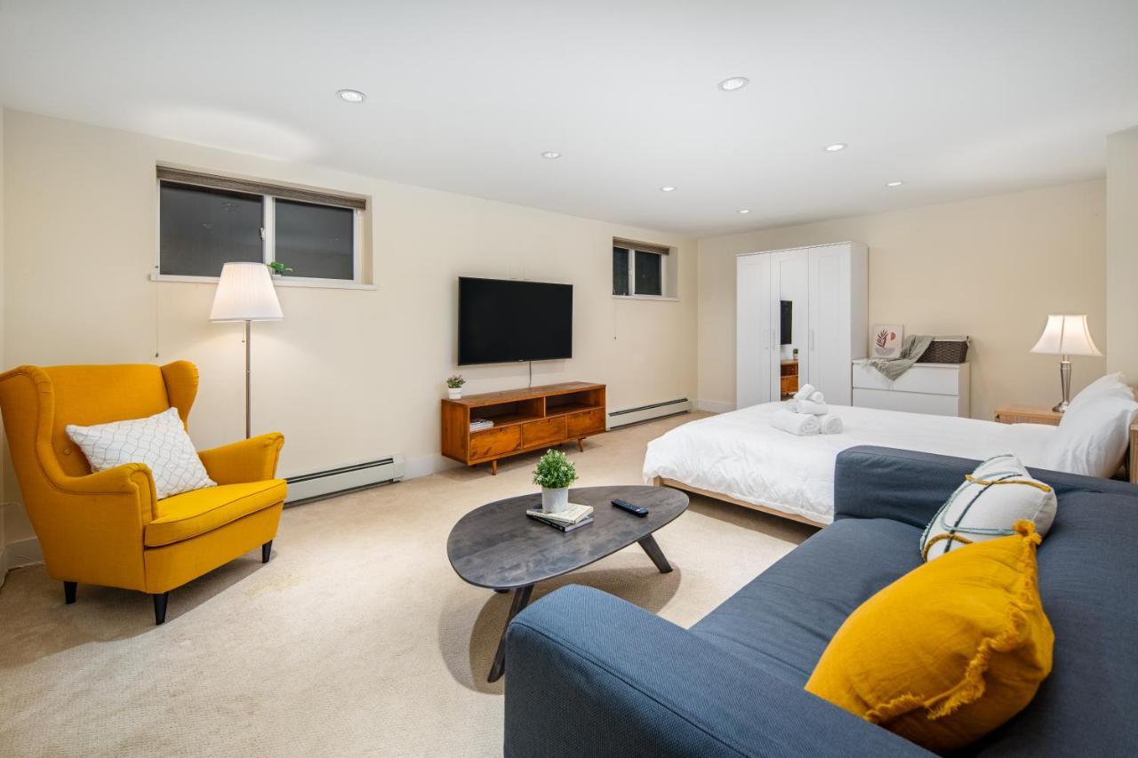 Gorgeous 4 Bedroom Garden Level Suite At Vancouver West & Ubc エクステリア 写真
