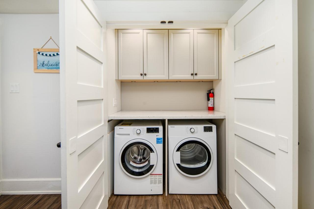 Gorgeous 4 Bedroom Garden Level Suite At Vancouver West & Ubc エクステリア 写真