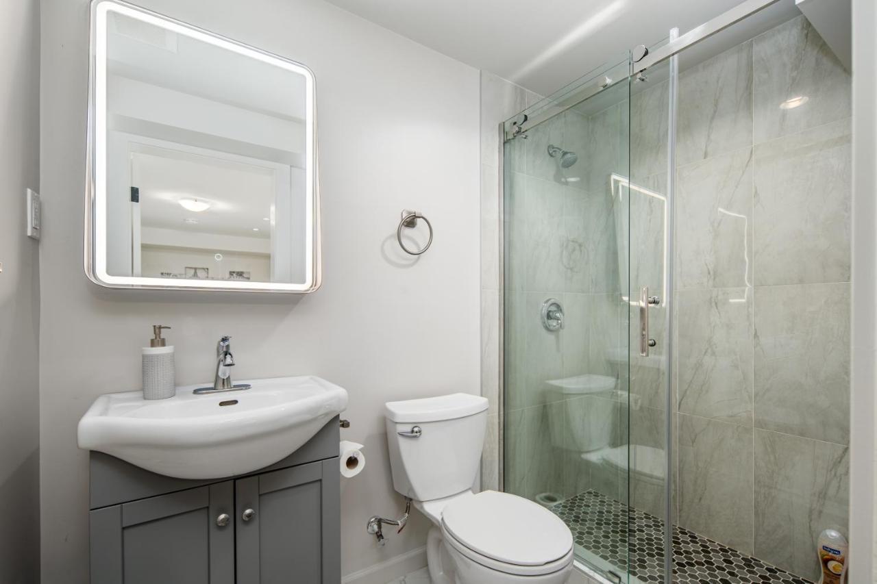 Gorgeous 4 Bedroom Garden Level Suite At Vancouver West & Ubc エクステリア 写真