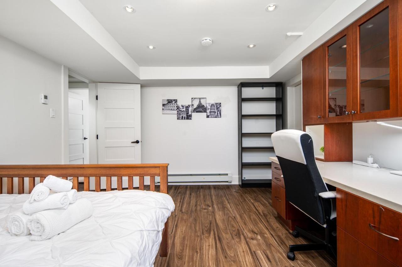 Gorgeous 4 Bedroom Garden Level Suite At Vancouver West & Ubc エクステリア 写真