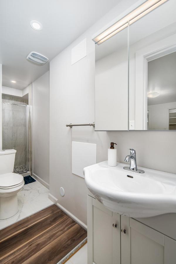 Gorgeous 4 Bedroom Garden Level Suite At Vancouver West & Ubc エクステリア 写真